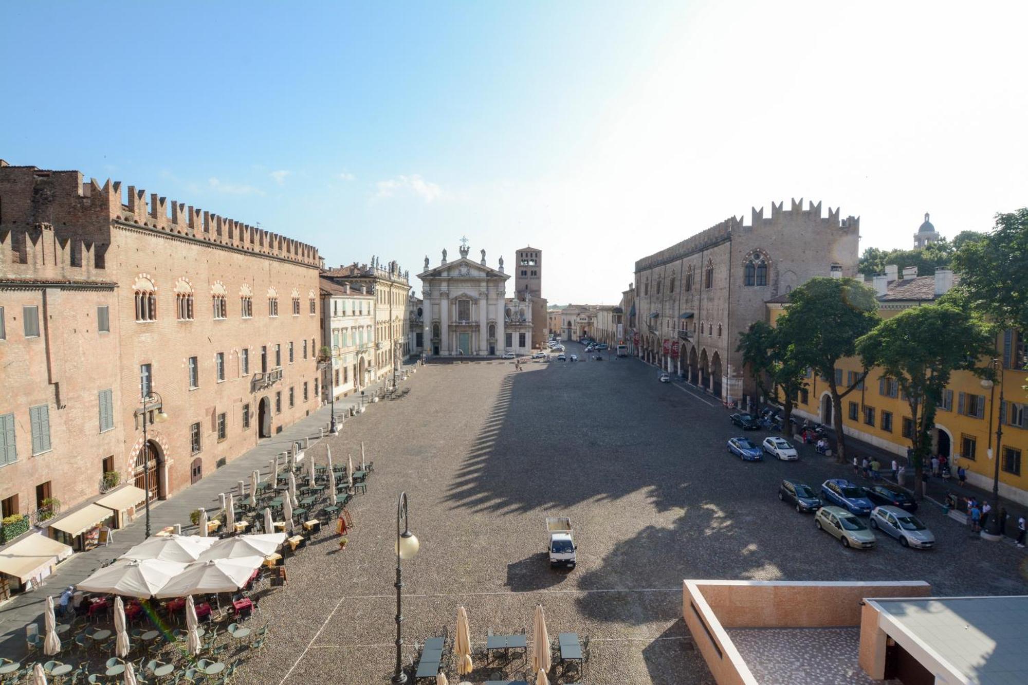 Camera Tripla Deluxe con Vista Città